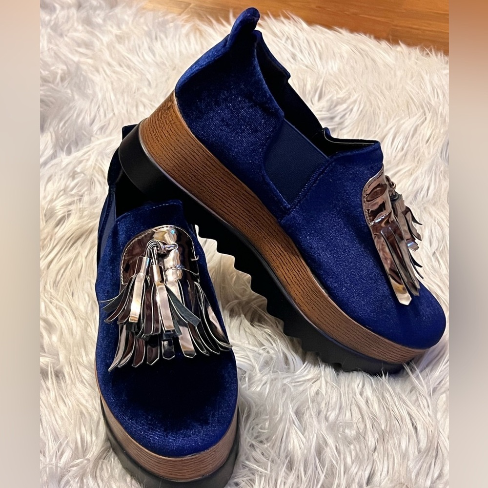 Love mark  Royal blue velvet  light weight women’s size 7.5